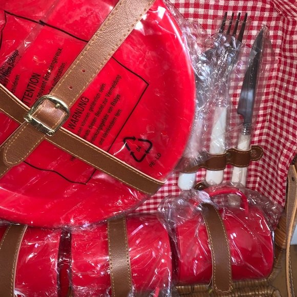 Wicker picnic basket - Picture 3 of 9